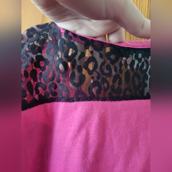 Almost Famous Pink and Black Leopard Print Accent Butterfly Tee 10-12 - Picture 6 of 6